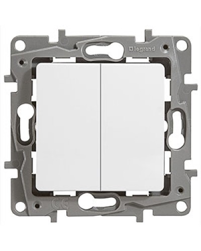 Выключатель двухклавишный 10 AX 250 В белый Etika Legrand 672202 в Хасавюрте Аксессуары для кабель-канала Pintop.ru
